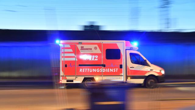 Rettungseinsatz: Kellerbrand in Dresden: 97-Jährige schwer verletzt