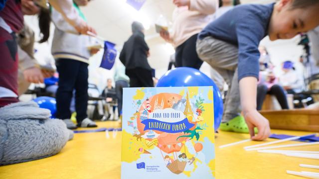 Bildung: "Hej" und "hola": Buch lässt Kinder durch Europa reisen