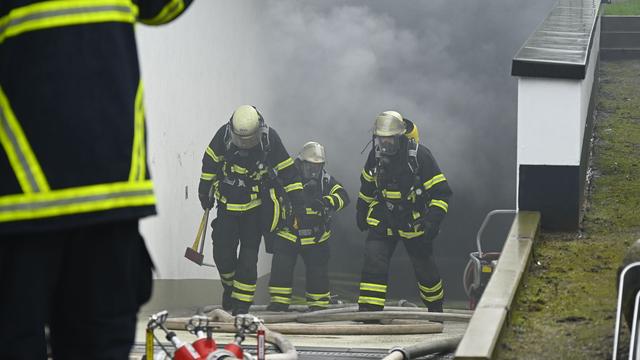Hamburg-Poppenbüttel: Rauchentwicklung nach Brand eines Autos