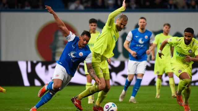 Fußball: 3:1-Heimsieg: Hansa gewinnt Kellerduell gegen Wiesbaden
