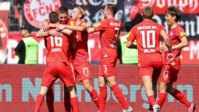 2. Liga: Holstein Kiel hat Aufstieg vor Augen - Auch der HSV siegt