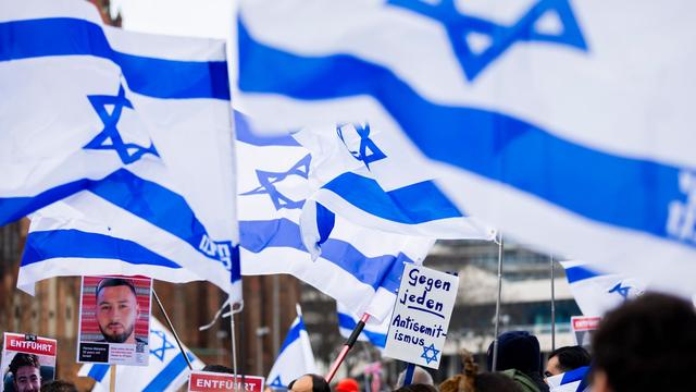 Köln: Mehrere hundert Teilnehmer bei Israel-Solidaritätskundgebung