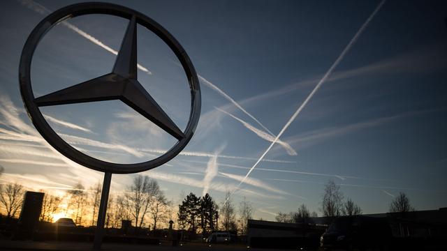 Klimabewegung: Aktivisten blockieren Mercedes-Werk bei Bremen