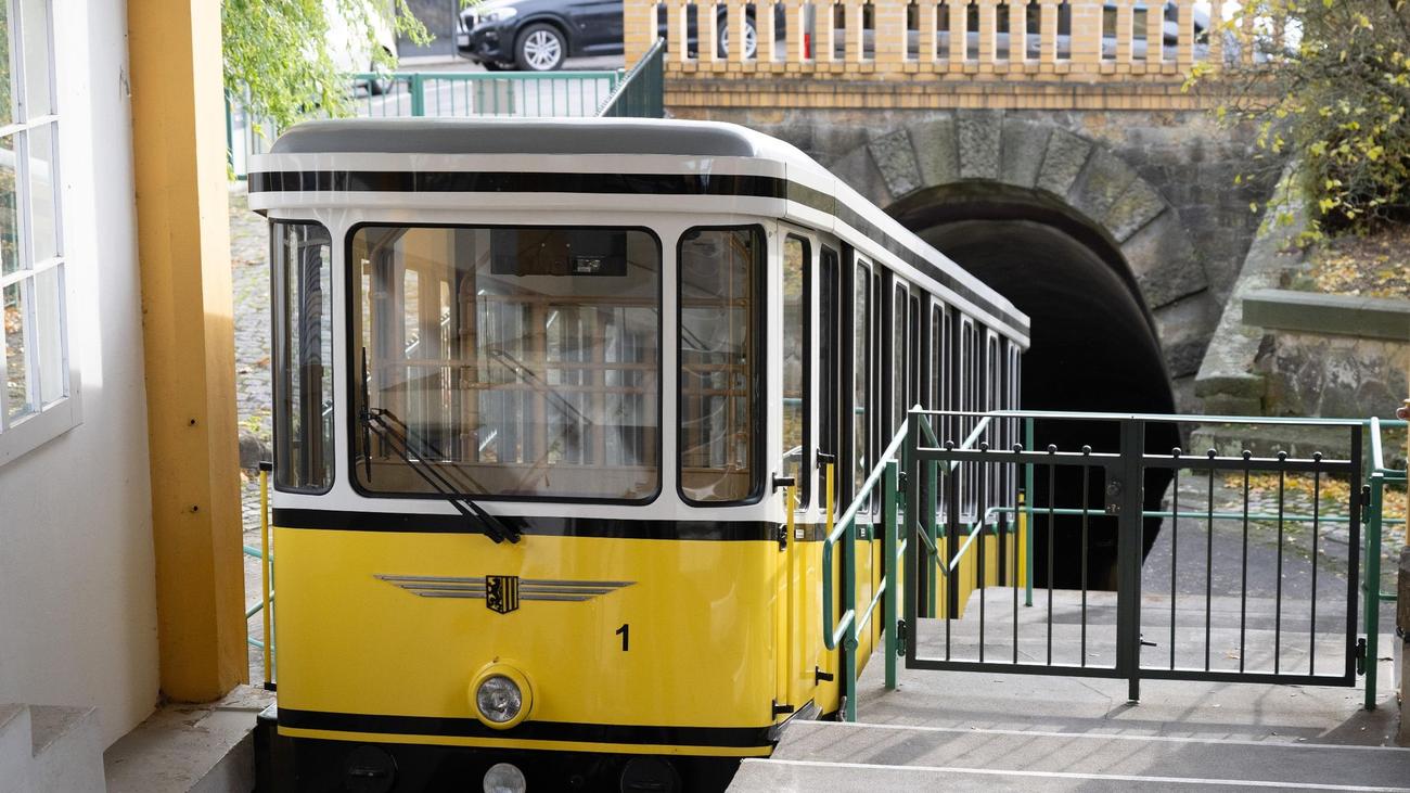 Tourismus: Standseilbahn Dresden steht für zwei Monate still | ZEIT ONLINE