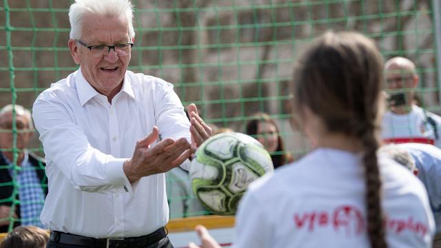 Sport: Kretschmann will mit Schwiegersohn zu EM-Spiel