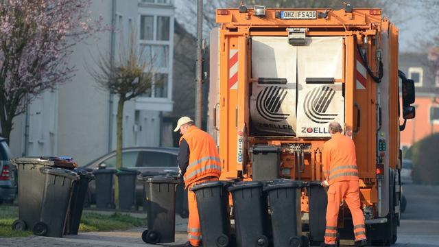 Gelsenkirchen: Müllabfuhr-Beschäftigter von Auto angefahren