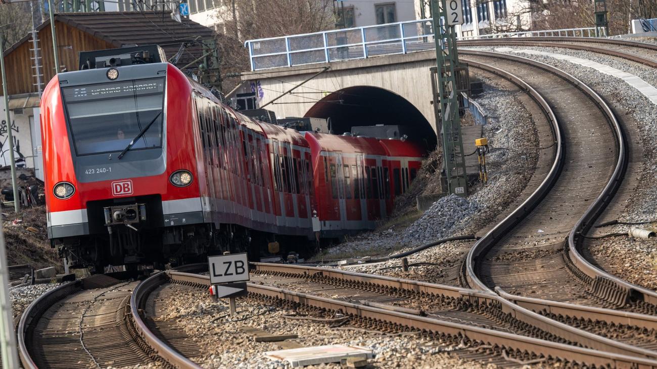 Wochenende: Münchner S-Bahn-Stammstrecke Größtenteils Gesperrt | ZEIT ...