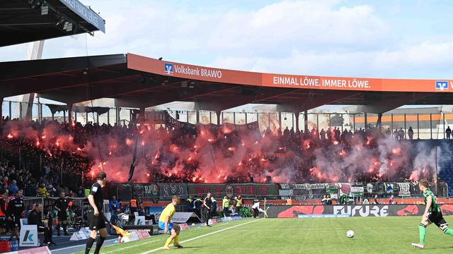 2. Bundesliga: «Massiver Pyro-Beschuss»: Ministerin kritisiert Fans 