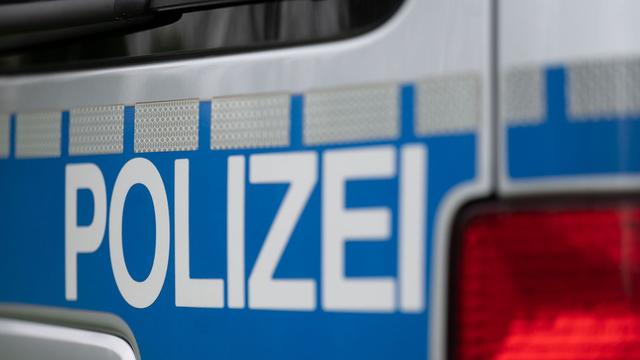 Ermittlung: Brandsatz am Auto? Polizeieinsatz im Berliner Grunewald