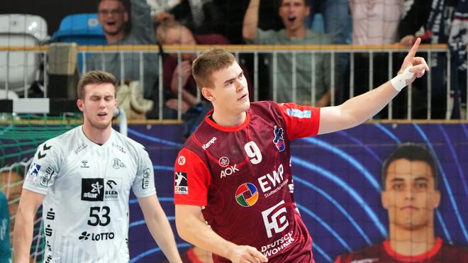 Handball: Der Topscorer erhält einen Dreijahresvertrag bei den Füchsen Berlin.