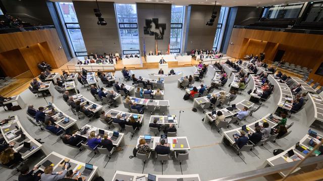 Landtag: Landtagsabgeordnete bekommen ab Juli rund 550 Euro mehr