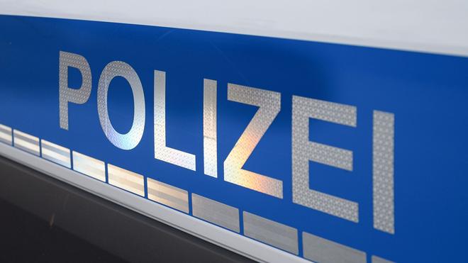 Löffingen: Der Polizeischriftzug auf einem Einsatzfahrzeug.