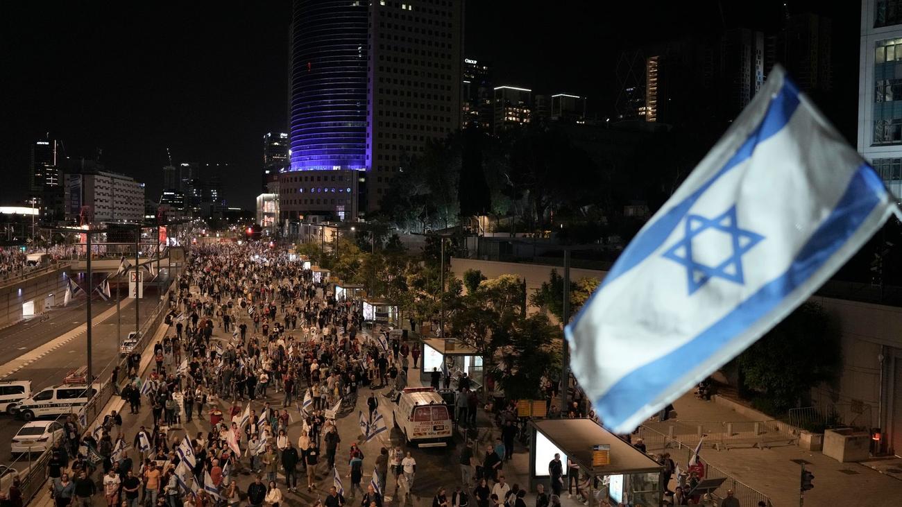 Moyen-Orient : des milliers d’Israéliens descendent dans la rue contre le gouvernement Netanyahu