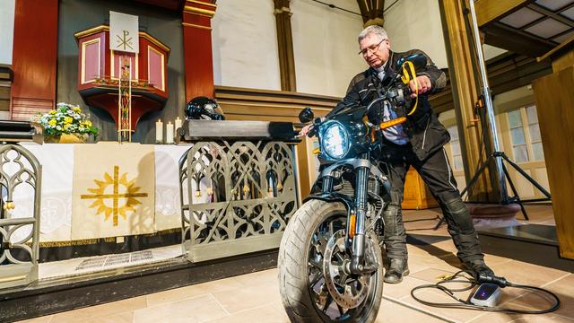 Main-Kinzig-Kreis: Motorradfahrer starten mit Gottesdienst in die Saison