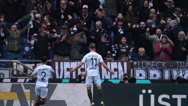 2. Liga: St. Pauli wieder auf Aufstiegskurs - KSC schlägt Hertha
