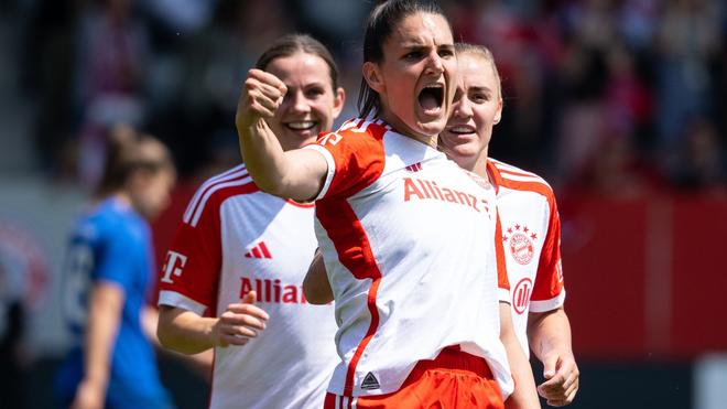 Bundesliga: Jovana Damnjanovic vom FC Bayern München feiert ein Tor.