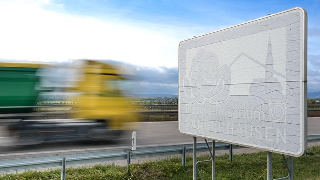 Verkehr: Teure Schilder an Autobahnen: Kosten sollen gesenkt werden