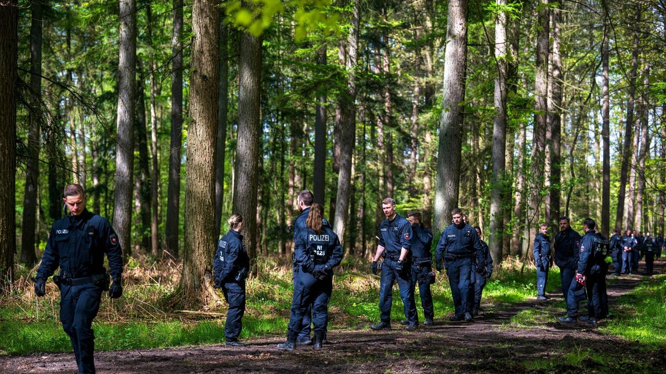 Niedersachsen: Einsatzkräfte Suchen Nach Vermisstem Sechsjährigen ...