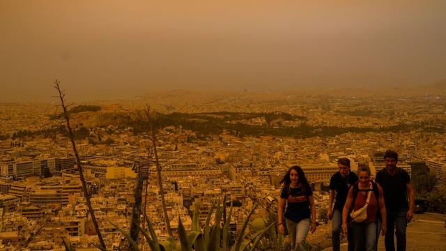 Wetter: Phänomen Saharastaub: Die roten Wolken über Athen ziehen ab