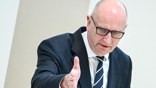 Landtag: Brandenburgs Ministerpräsident Dietmar Woidke spricht im Landtag.