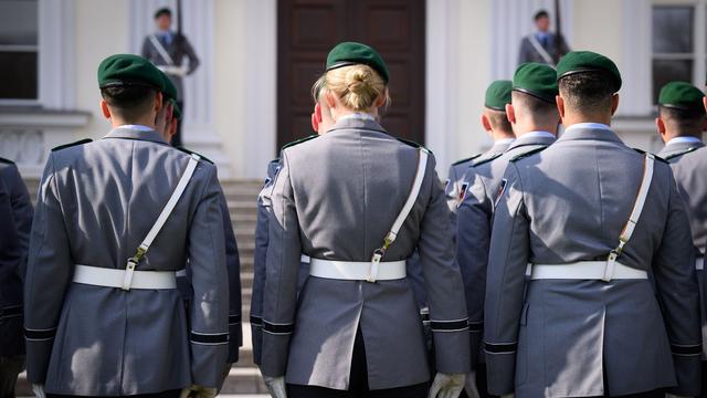 Ehrung: Bundestag beschließt jährlichen Nationalen Veteranentag