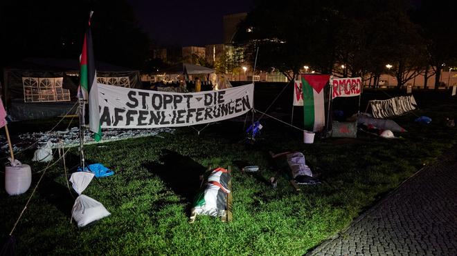 Protestcamp: Blick auf das Pro-Palästina-Camp vor dem Reichstagsgebäude.