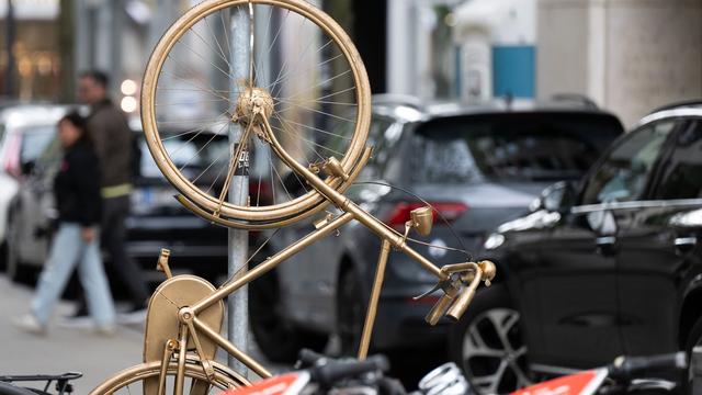 Buntes: Weiterhin Rätselraten um goldfarbene Fahrräder in Frankfurt