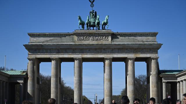 20 Jahre EU-Erweiterung: Berlin beleuchtet das Brandenburger Tor