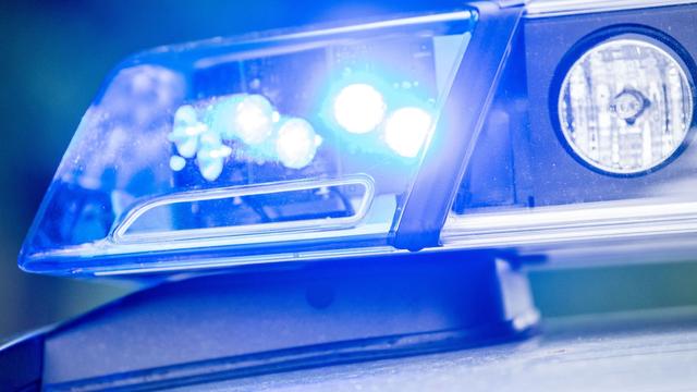 Kreis Steinburg: Betrunkener beißt nach Maifeuer Polizist in die Hand