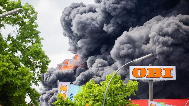 Brände: Brand in Metalltechnikfirma in Berlin-Lichterfelde