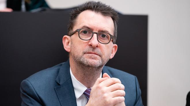 Innenminister: Reinhold Jost (SPD), Minister für Umwelt und Verbraucherschutz im Saarland.