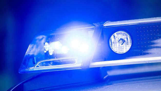 Saalekreis: Ein blaues Licht leuchtet auf einer Polizeistreife.