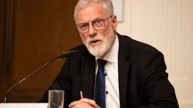 Deutscher Filmpreis: Rainer Robra spricht auf einer Pressekonferenz des Kuratoriums der Stiftung Preußischer Kulturbesitz.