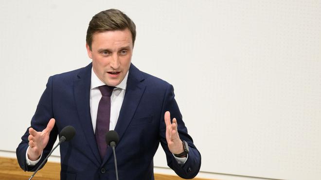 SPD-Abgeordneter Ecke: Sebastian Lechner spricht im Landtag Niedersachsen.