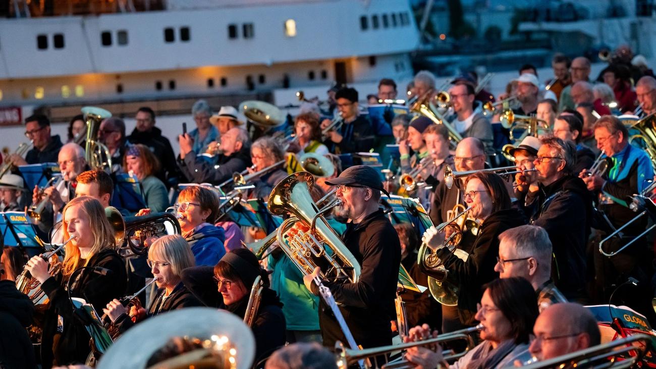 Pulled dynamically from the source outlet