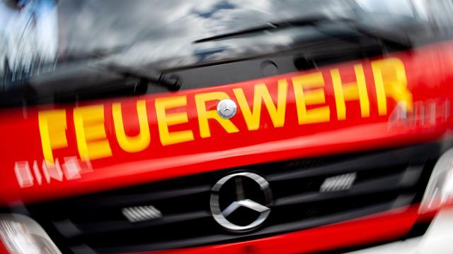 Brände: Brand nahe der Hochbrücke in Rendsburg: Bahnverkehr gestoppt
