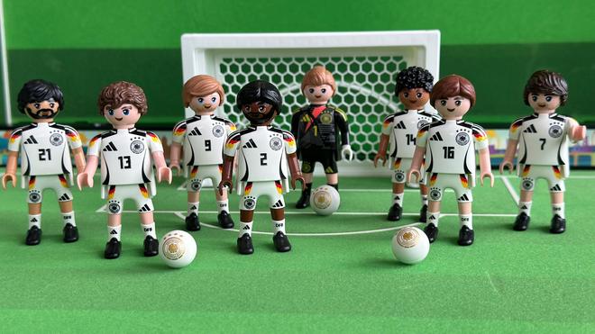 em-deutsche-nationalmannschaft-wird-zu-playmobil-figuren-die-zeit