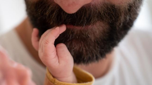 Statistik: Fast 100.000 Väter in NRW erhielten 2023 Elterngeld