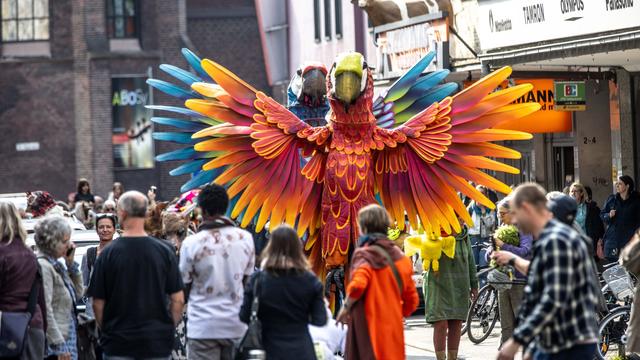 Bochum: Riesige Fantasie-Vögel eröffnet Figurentheaterfestival