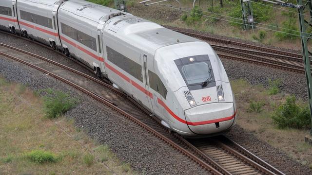 Verkehr: Bahn tauft in Niederbayern ersten ICE auf Nationalpark