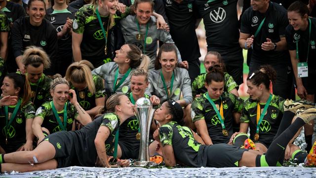 DFB-Pokal der Frauen: «Sehr stolz»: Wolfsburg feiert zehnten Pokaltitel in Serie