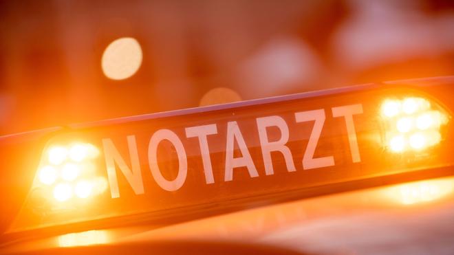 Unfall: Ein Rettungswagen ist vor Ort.