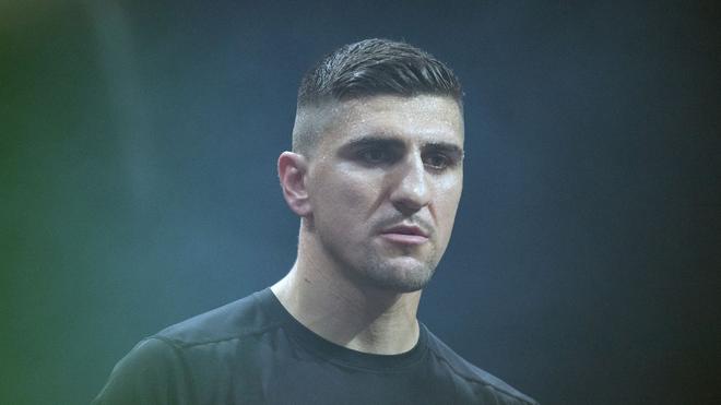 Boxen: Marco Huck wartet auf den Beginn des Kampfes.  Huck kehrt im Juni in den Ring zurück.