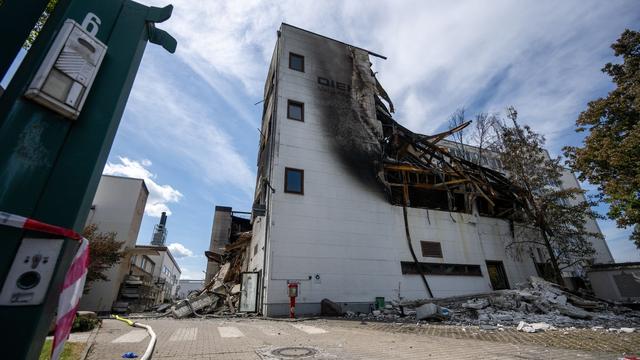 Berlin: Nach Feuer in Metallwerk Brandursache weiterhin unklar