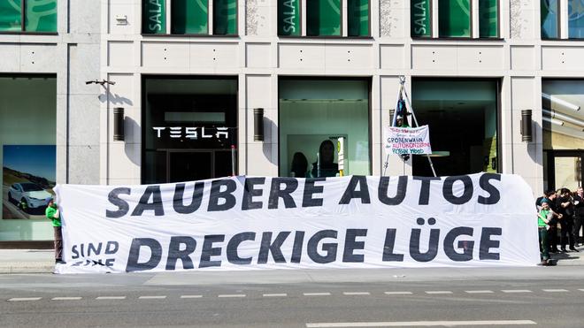 Demonstrationen: Protestaktion der Umwelt- und Naturschutzorganisation Robin Wood.