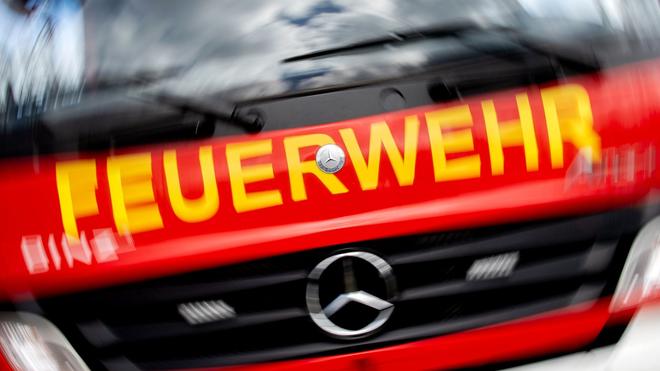 Rostock: Ein Einsatzfahrzeug der Feuerwehr.