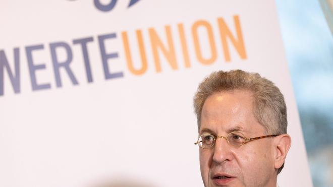 Parteien: Der Ex-Verfassungsschutzpräsident Hans-Georg Maaßen spricht nach der Gründung der Werteunion als Partei.
