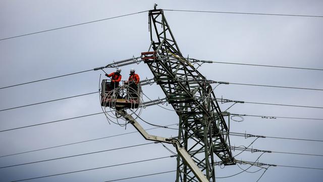 Alternativ-Energien: Regierung und Betreiber wollen Netzausbau beschleunigen