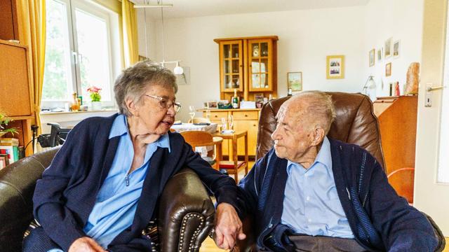 Gesellschaft: 102-Jähriger und 98-Jährige feiern 80. Hochzeitstag