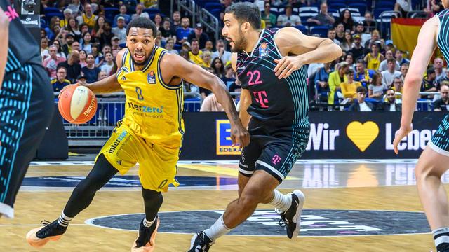 Basketball-Bundesliga: Alba Berlin und Chemnitz starten mit Siegen in die Playoffs